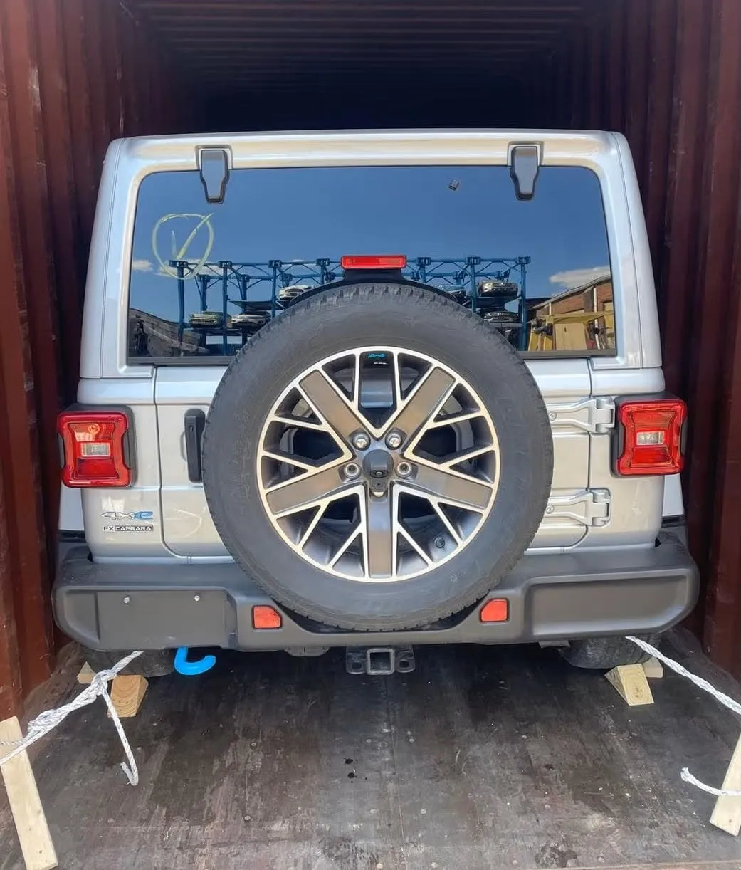 Auto zabezpieczone w transporcie — VAN-CAR Import