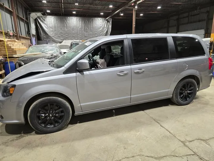 Dodge Grand Caravan 2020 — import z USA, zarezerwowany w transporcie